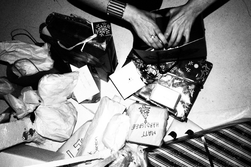 Illustration for article titled GAWKER : A HOLIDAY PARTY (MY PHOTOS)